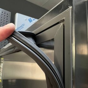 Холодильна шафа енергозберігаюча BRILLIS BN18-LED-R290-EF-INV - фото № 4